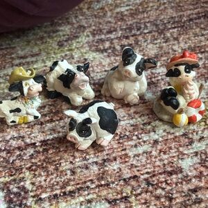 Mini figurines cows and secret pigs
